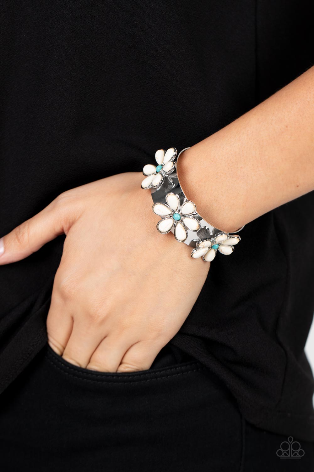 Desert Flower Patch - Multi/White Bracelet - Paparazzi Accessories