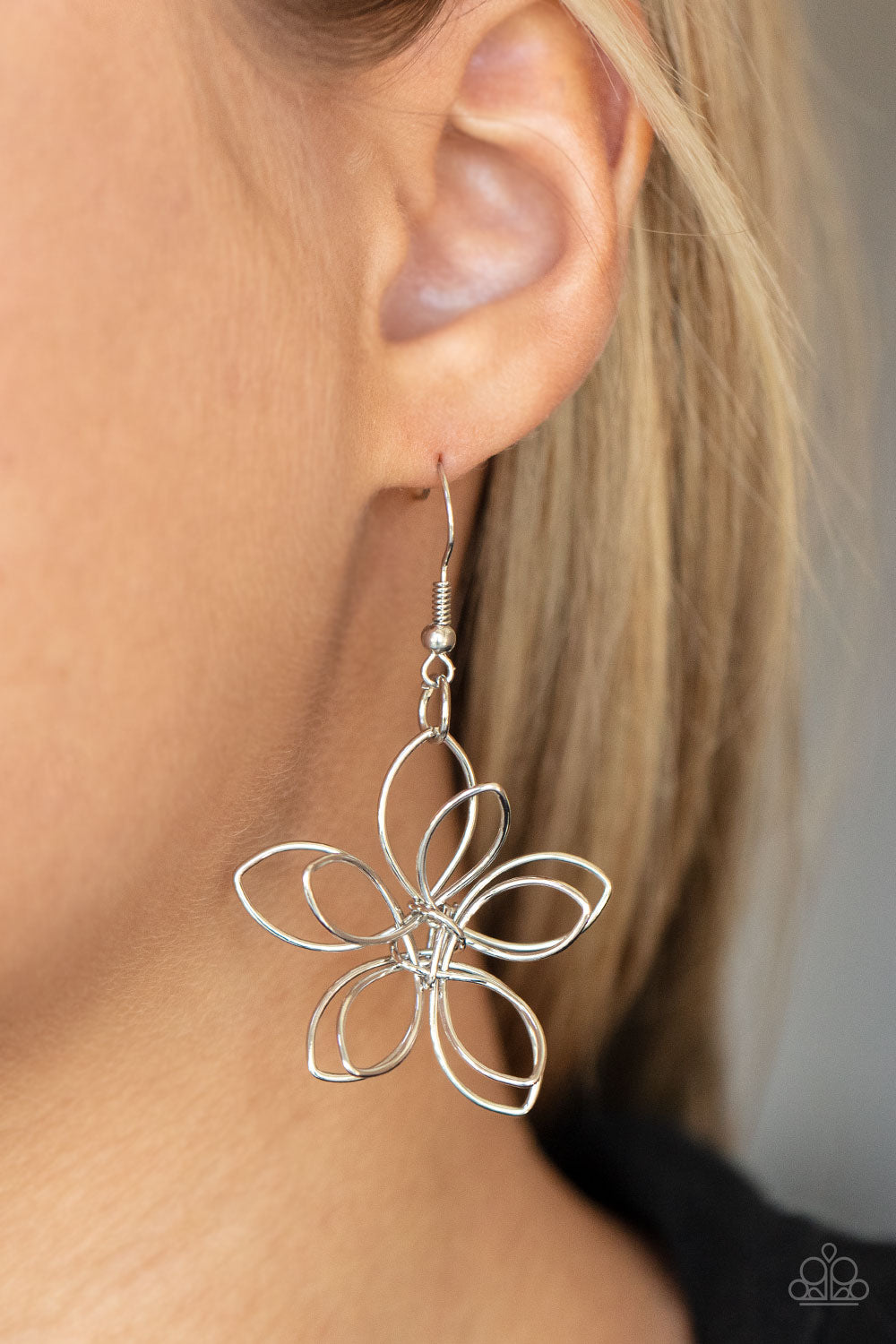 Flower Garden Fashionista - Silver Necklace - Paparazzi Accessories